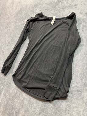 District Perfect Tri Long Sleeve Curved Hem Tunic Top